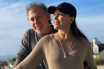 Posó al natural: Carolina Arregui y su esposo, Roy Sothers, disfrutaron de una romántica escapada a Brasil