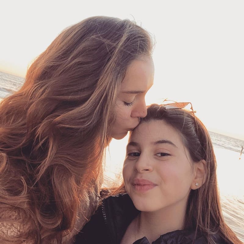 Julieta es hija de Carolina Mestrovic y Mario Velasco.
