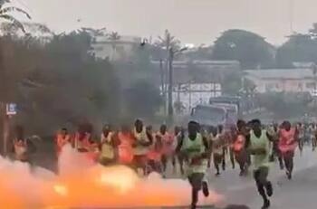 VIDEO | Explosión durante una corrida deja 19 deportistas heridos en Camerún