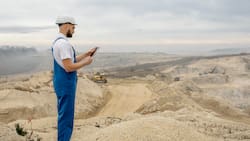 ¿Quieres asegurarte el futuro? Estas son las 10 carreras que ofrecen el mejor salario bruto