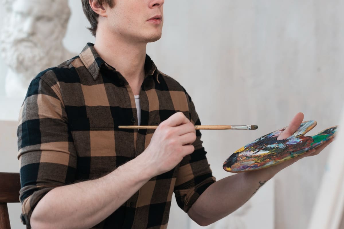 Una de las que se menciona es Artes Visuales.