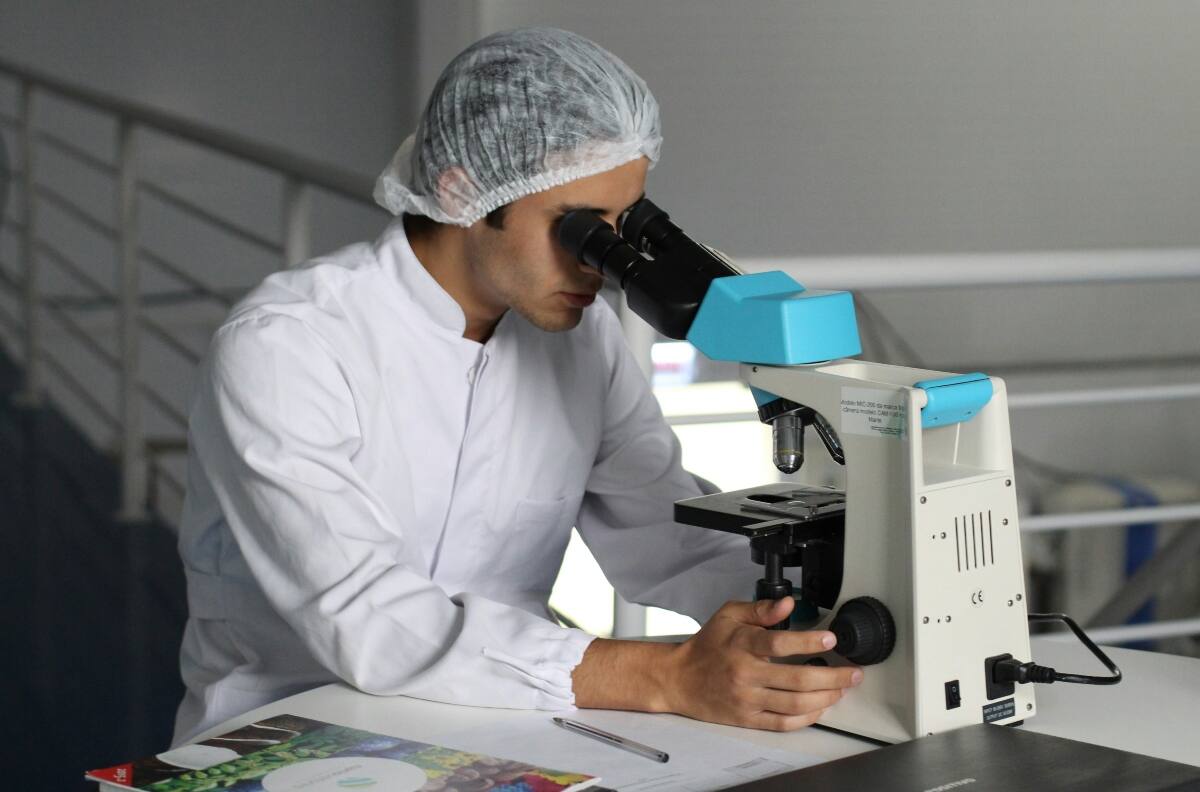 5 carreras del área de la salud que puedes estudiar en CFT y que garantizan sueldos sobre los $700.000