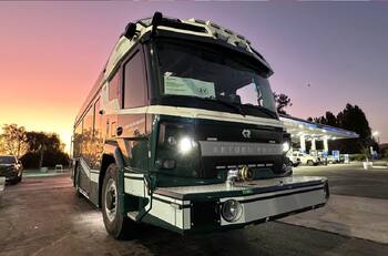 Bomberos de Santiago celebra la llegada de su primer carro 100% eléctrico