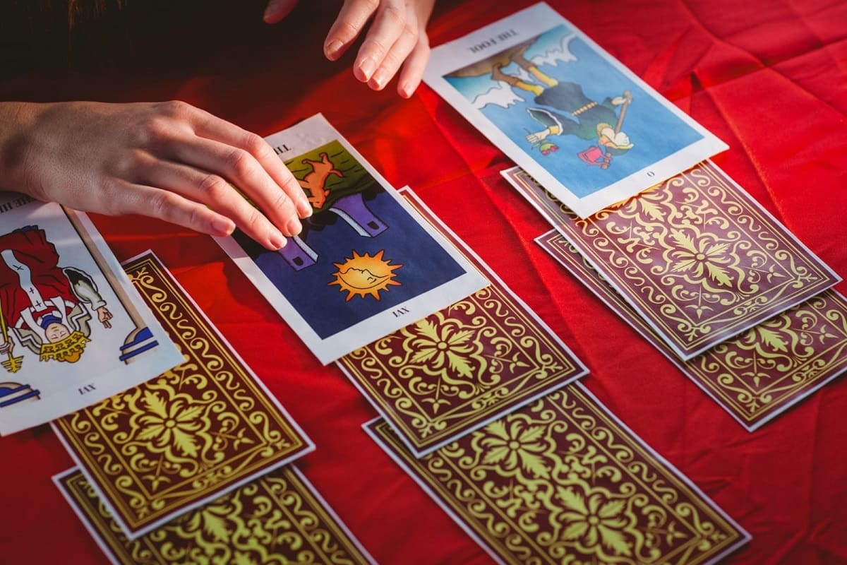 Elige una carta y el Tarot te revelará lo que tiene para ti en este domingo.