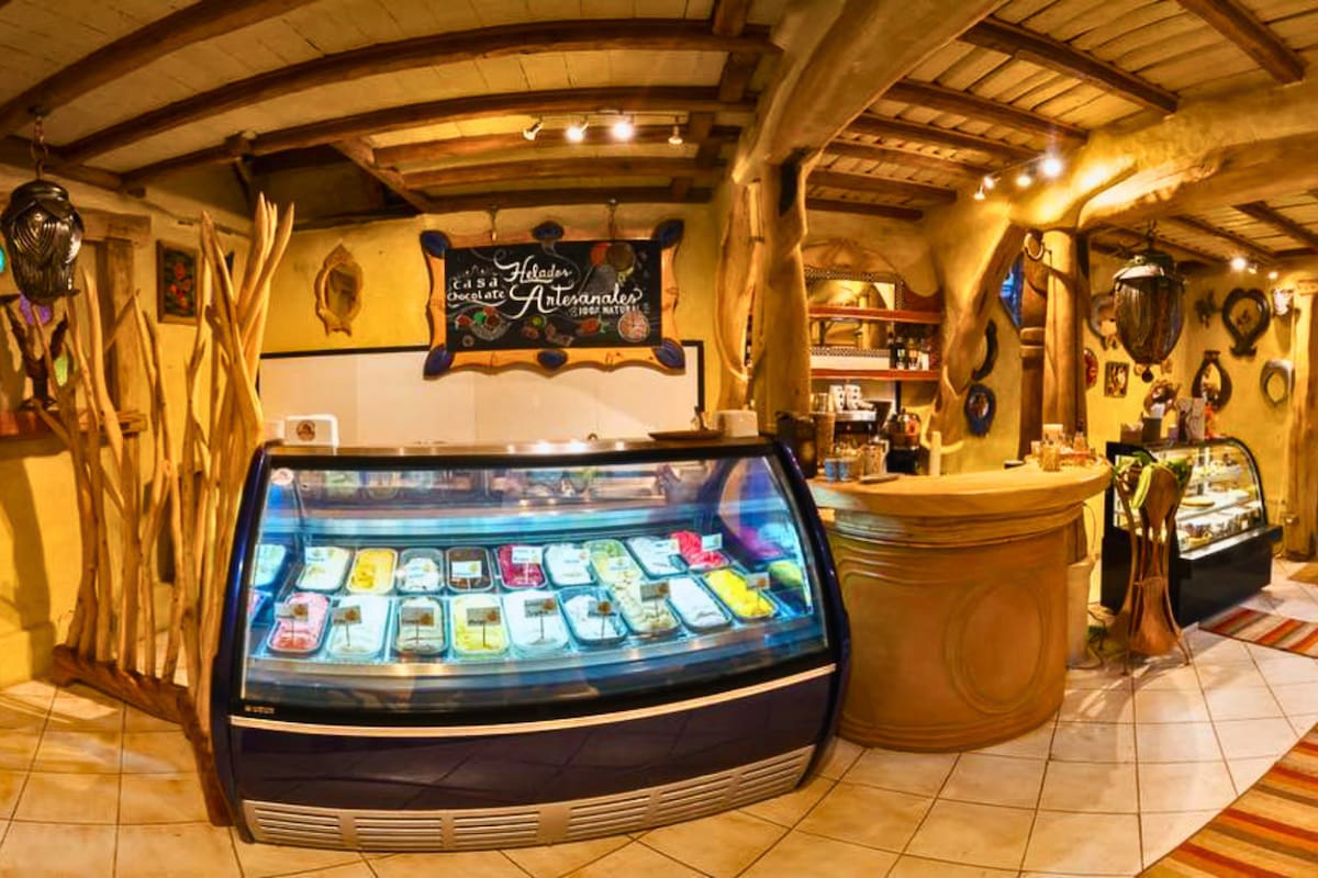 El espacio se ubica en pleno Cajón del Maipo y abre sus puertas todos los días de la semana. Foto: Casa Chocolate en Instagram.