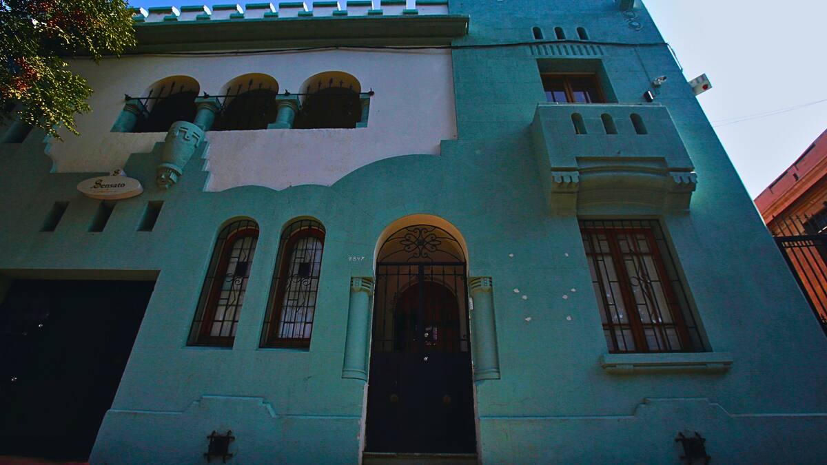 Tiene 13 piezas y 9 baños: ¿cuánto cuesta el arriendo de la casa del expresidente Boric en el Barrio Yungay?