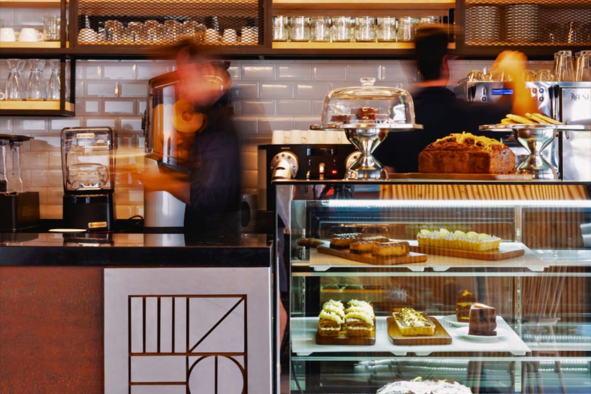 Una de las cafeterías más lindas del centro de Santiago. Foto: Casacien.
