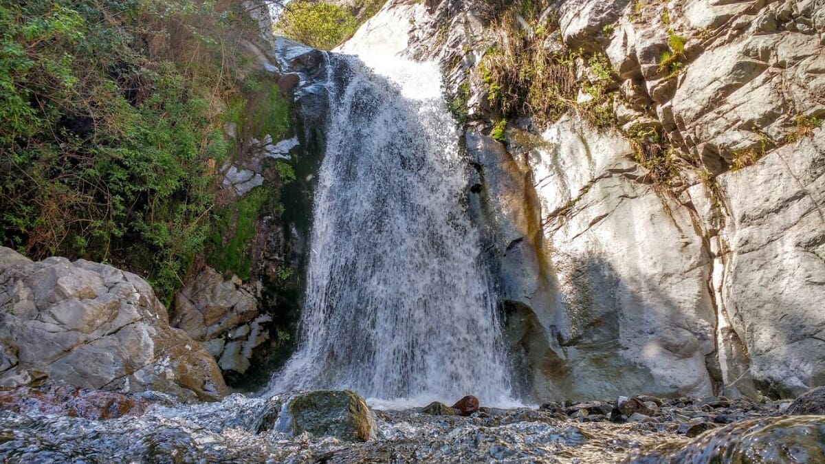 Esta impresionante cascada está en un conocido parque de Santiago y es perfecta para disfrutar en días de calor