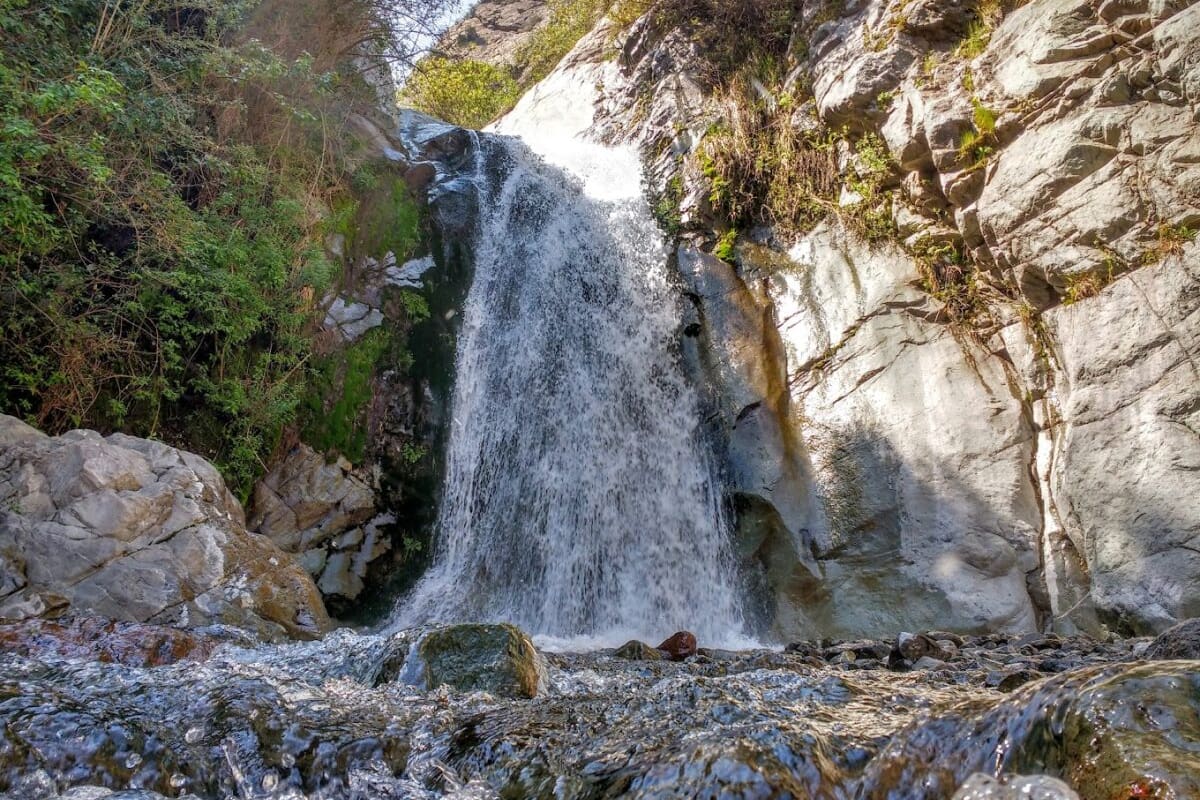 Esta se ubica en el Parque Nacional Quebrada de Macul. Créditos: Google Maps.