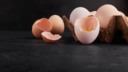 El increíble truco de las cáscaras de huevo para dejar la ropa limpia que no conocías