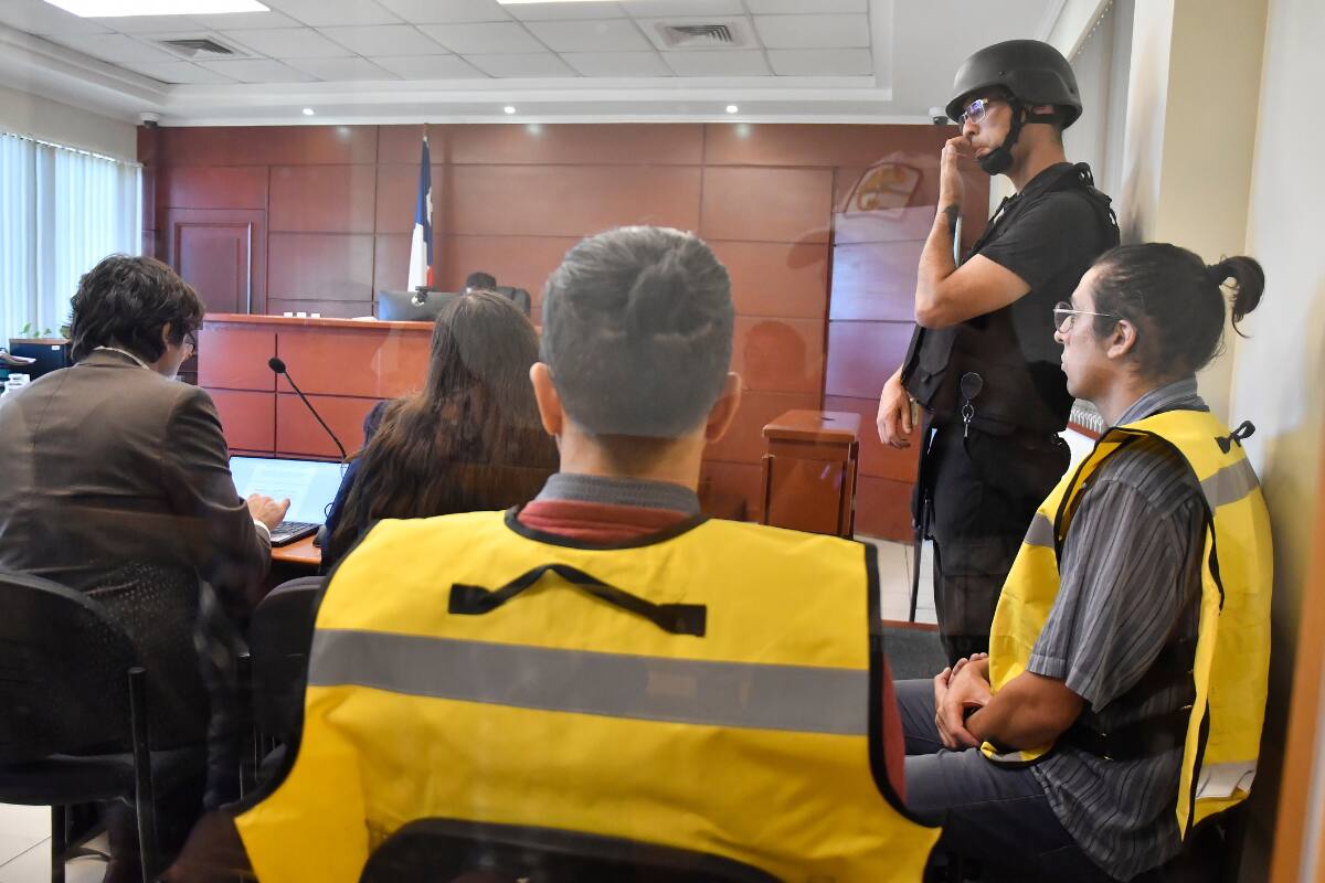 Los imputados permanecerán bajo arresto domiciliario y arraigo nacional.