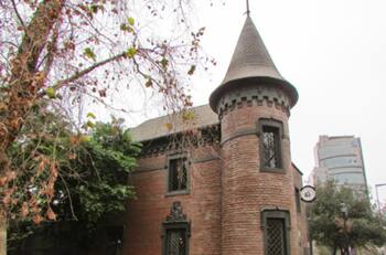 La magia de Francia en el corazón de Santiago: Este castillo es ideal para disfrutar del otoño