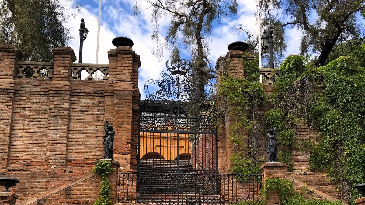 Alistan proceso de licitación para restaurar castillo en el corazón de Santiago: Obras durarían cerca de tres años