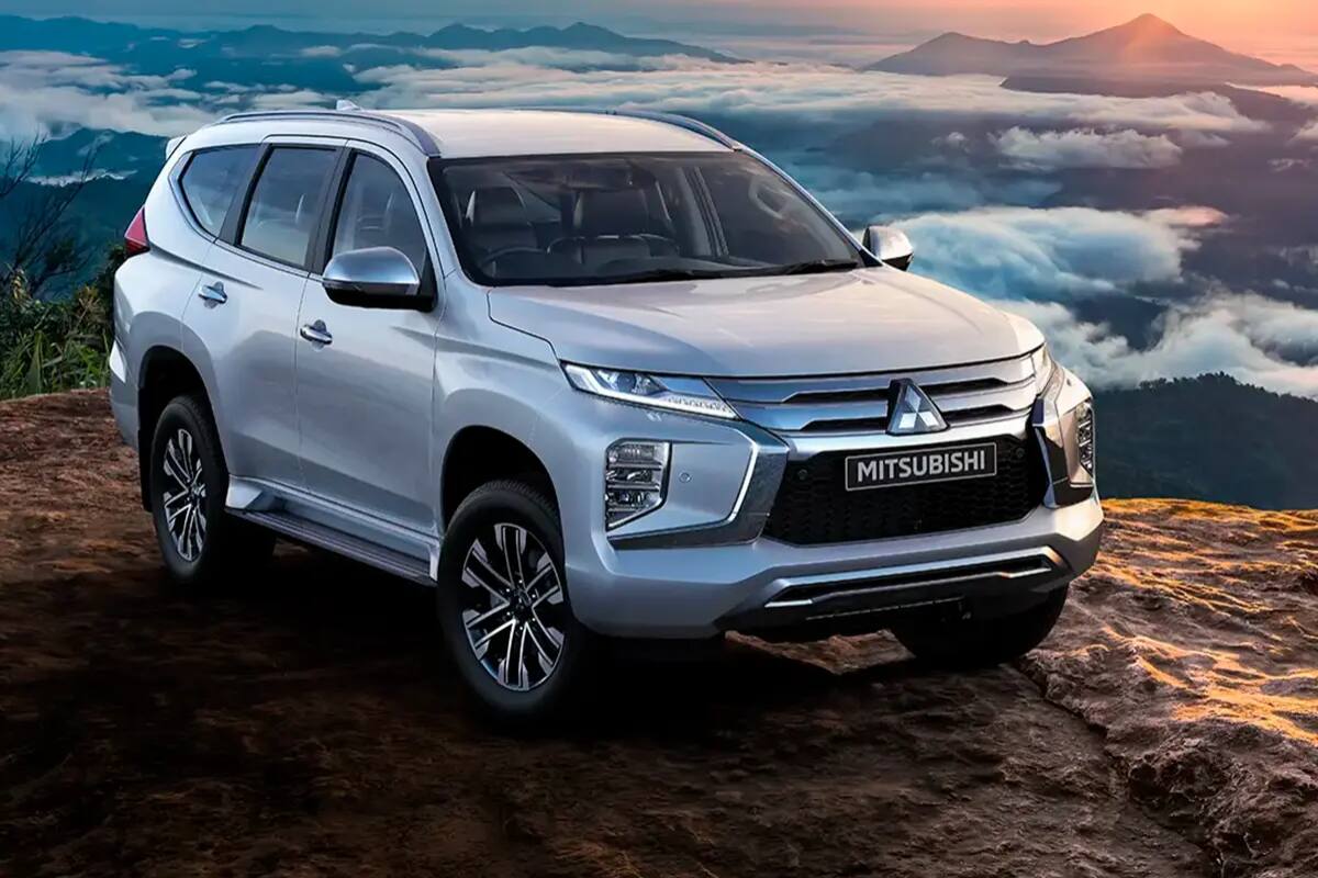 La modelo tiene un Mitsubishi Montero Sport.