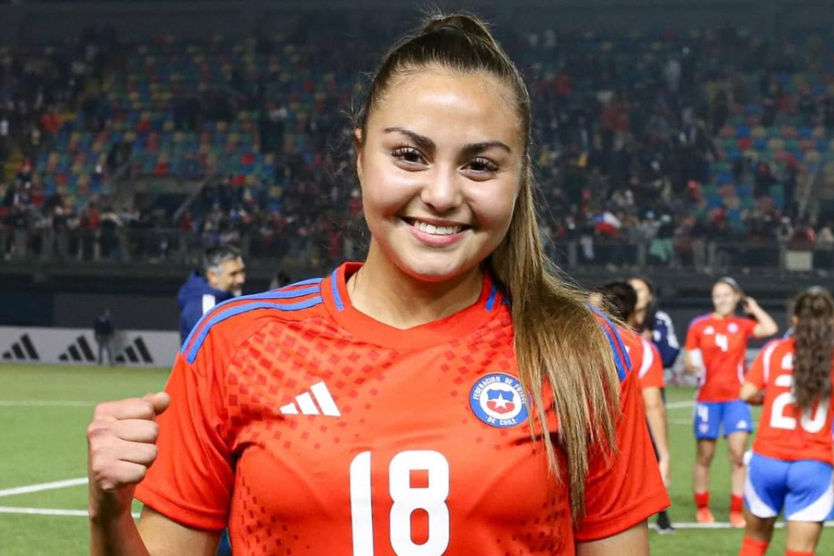 debutando con La Roja antes que en Colo Colo. Créditos Instagram @laroja.