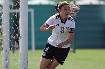 FOTO | Catalina Muñoz la descosió en título de Colo Colo y celebró con papá chocho