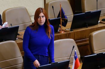 Diputada Catalina Pérez borró chats de WhatsApp con el exseremi Contreras