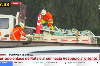 Por caída de cargamento de cervezas cierran enlace de Ruta 5 Sur hacia Vespucio