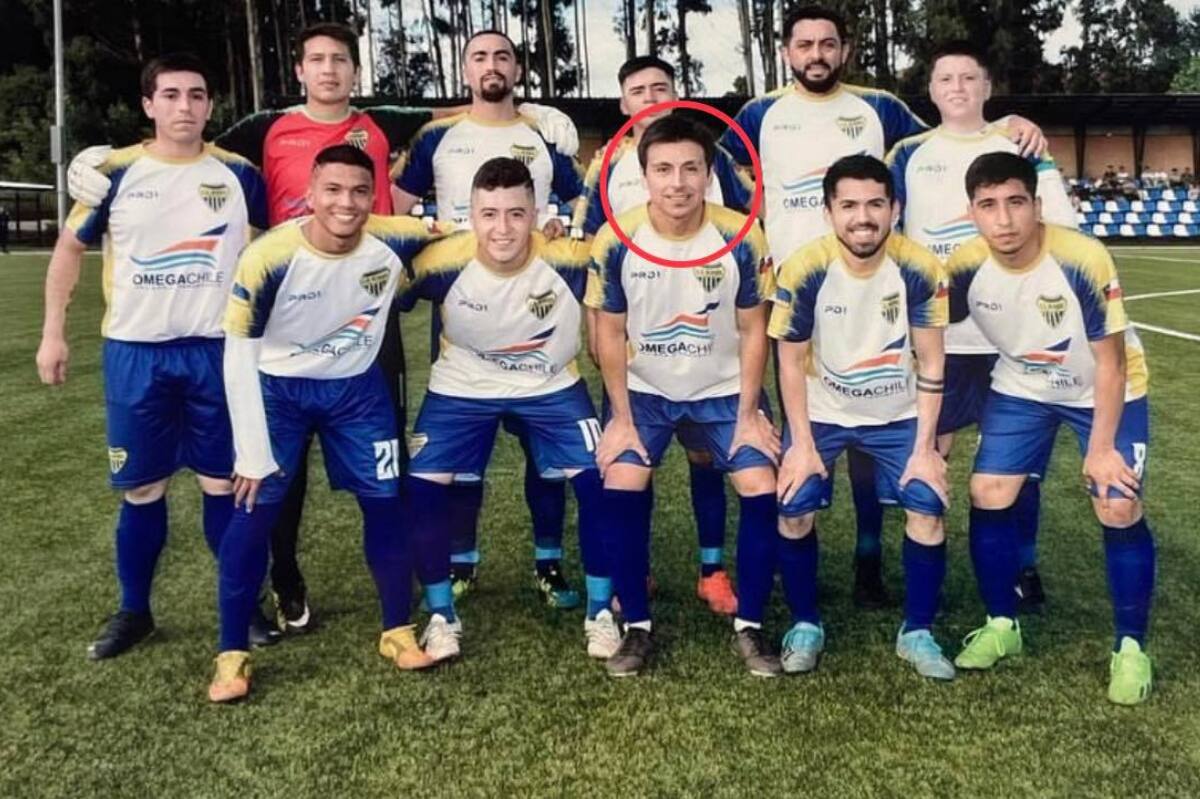 Danilo Bustos junto al CD Bories. (Crédito: Instagram)