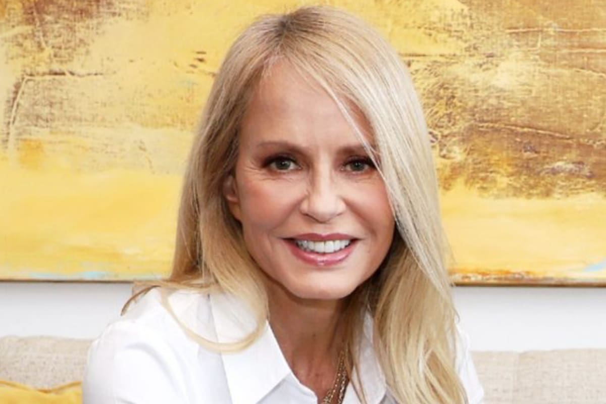 Donará parte de sus icónicos vestidos.