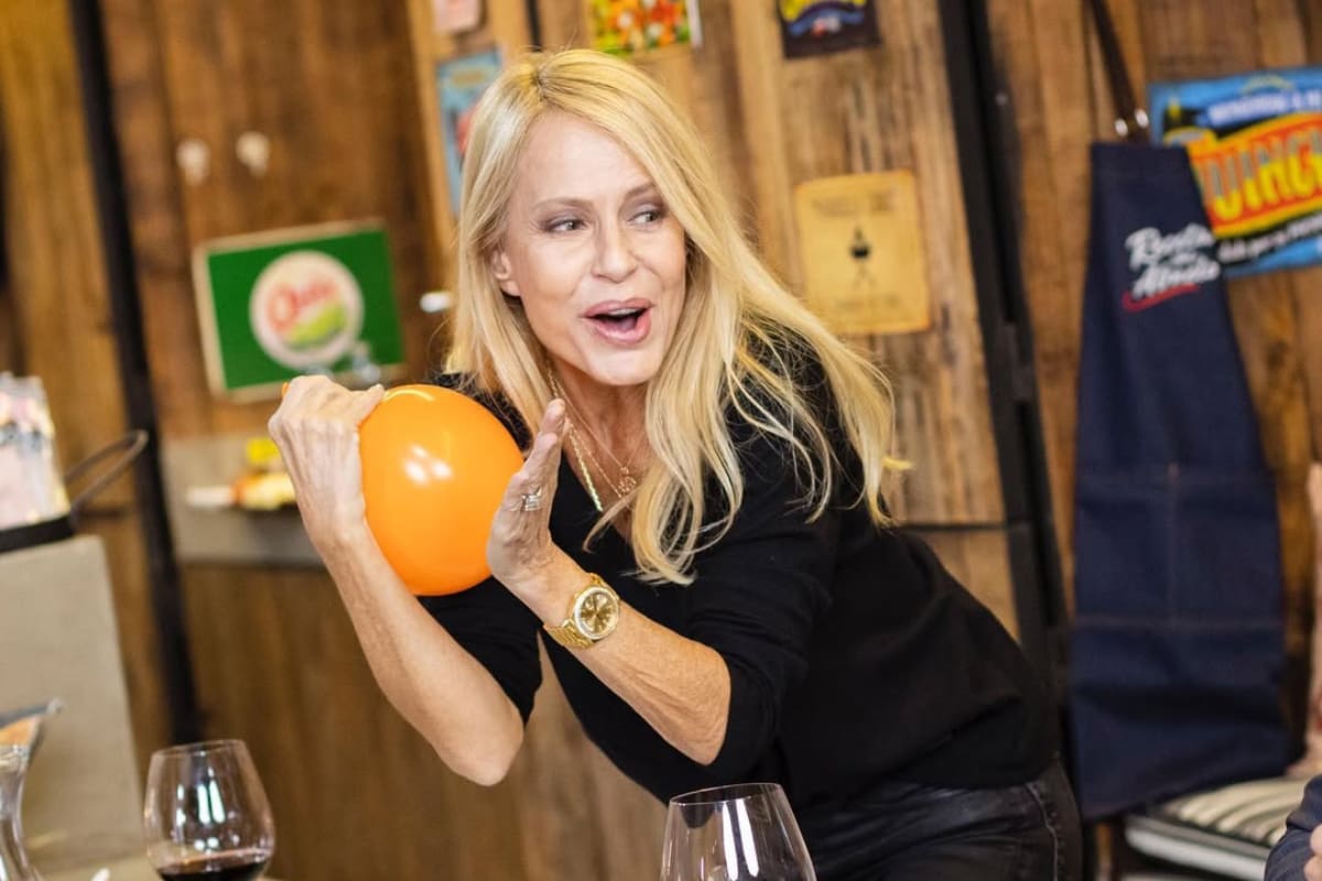 donará vestidos que han hecho historia en el mundo de la TV nacional. Créditos: @ceciliabolocco.