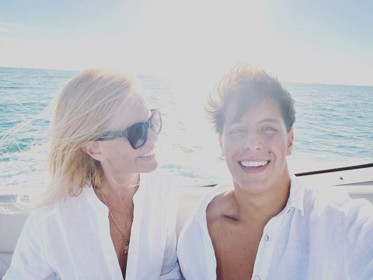 Cecilia Bolocco y Máximo Menem disfrutando de su casa en la playa