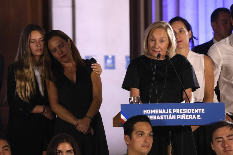 Cecilia Morel estuvo acompañada de su familia. Créditos: ATON.