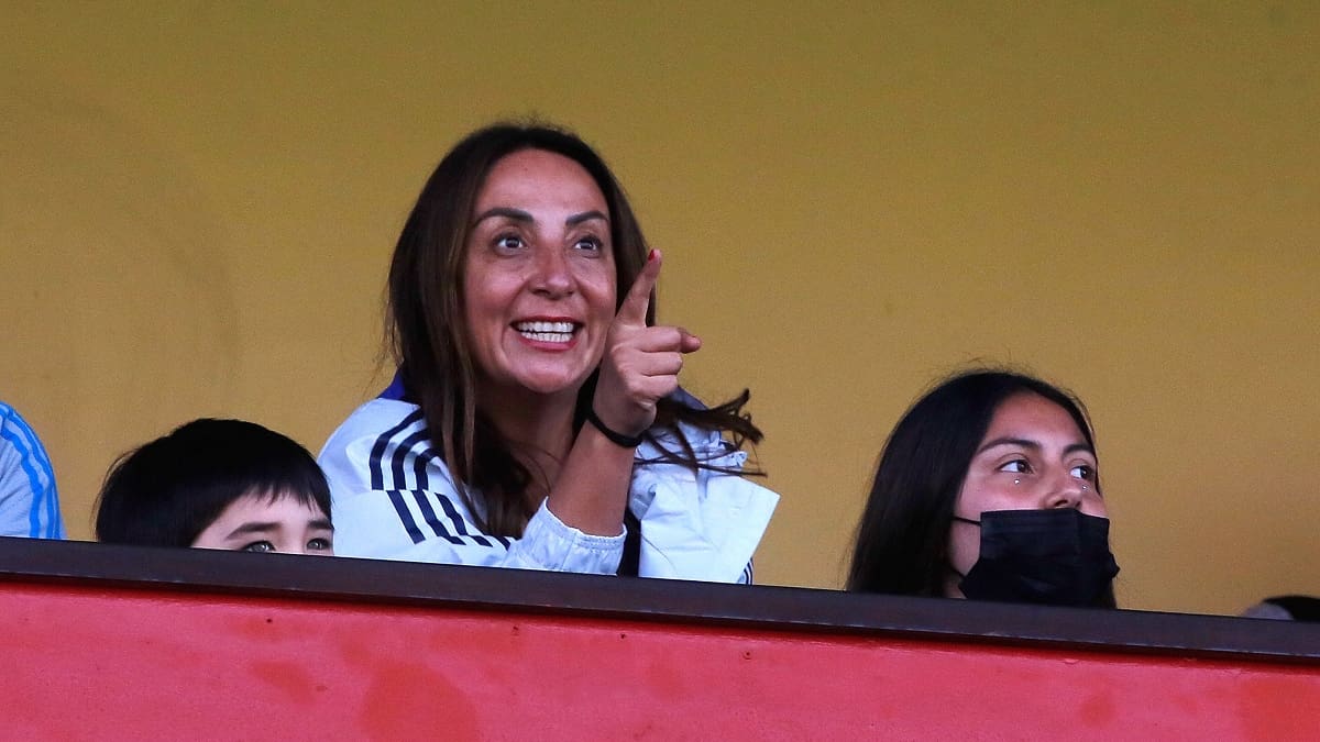 Cecilia Pérez le responde a José Antonio Kast tras su “burla” a la U por no tener estadio propio