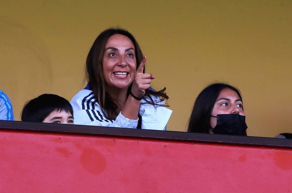 Cecilia Pérez le responde a José Antonio Kast tras su “burla” a la U por no tener estadio propio