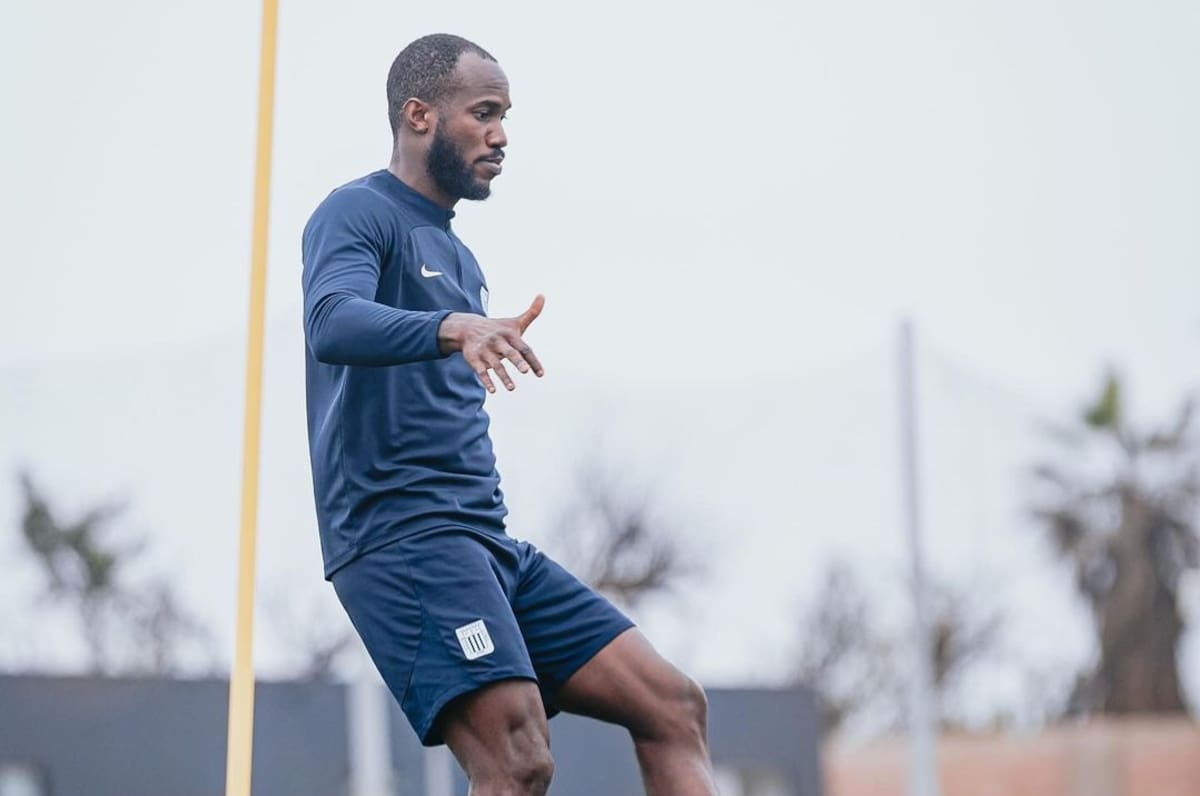 Cecilio Waterman tiene en vilo su futuro. Créditos: @alianzalima.