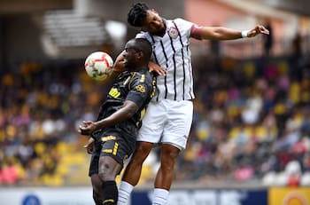 Goleador de Primera División hace especial invitación a sus compatriotas para jugar en el fútbol chileno