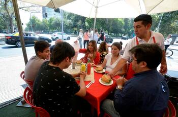 Plan Paso a Paso: restaurantes en fase 3 podrán abrir con un 25% de aforo