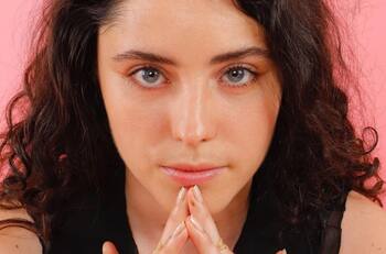 Quién es Celeste Larraín, actriz e hija de Fernando Larraín