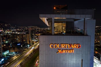 Hotel Courtyard ofrece cena de lujo para disfrutar Navidad en Santiago: Precios y cómo reservar un lugar