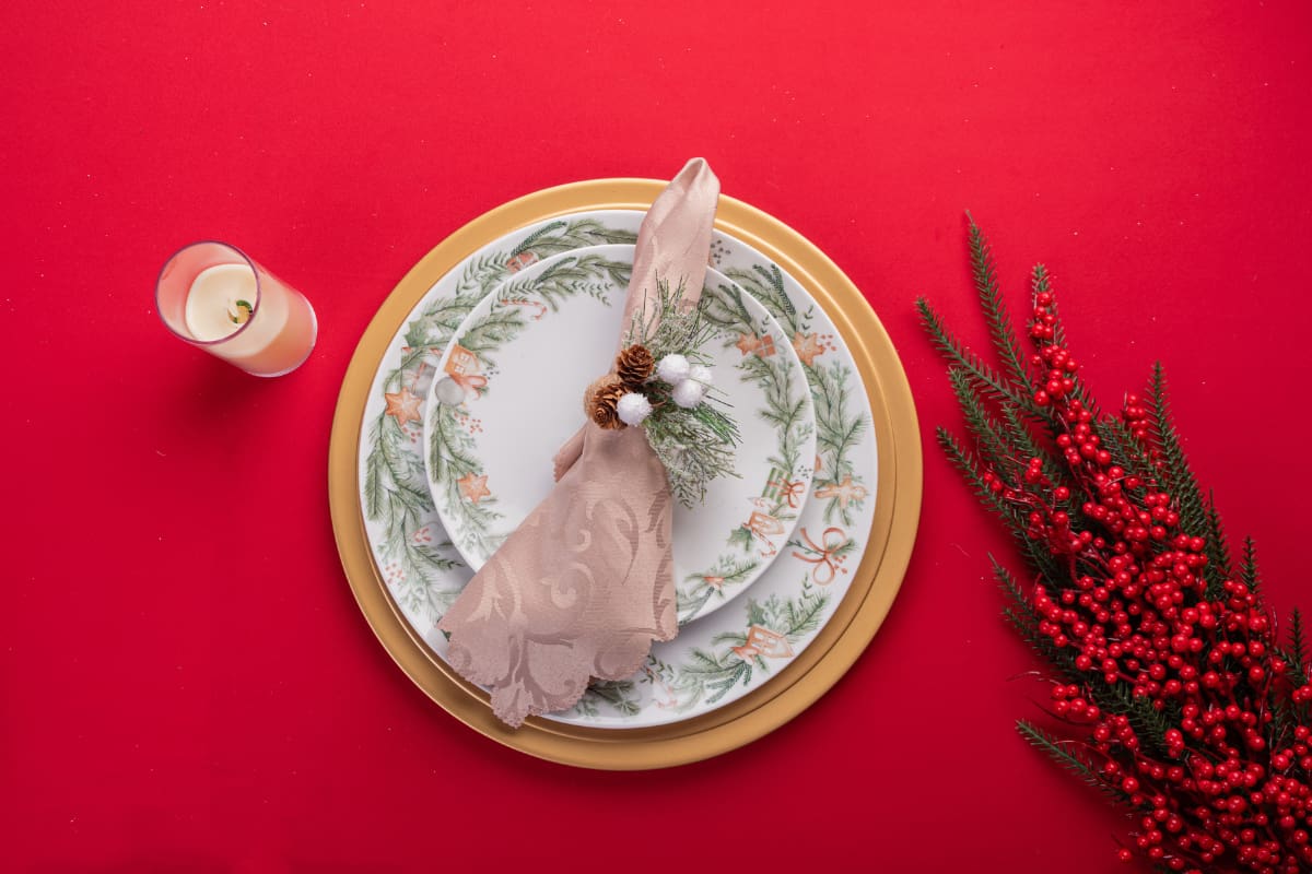 La comida consistirá en un menú de cinco tiempos que incluye preparaciones frías, calientes, marinas y dulces. Imagen referencial. Créditos: Freepik.