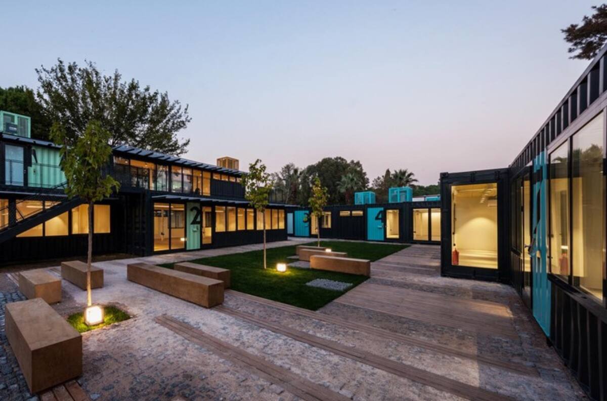 Hecho de contenedores y a bajo costo: así es el nuevo centro comercial en la región de O’Higgins