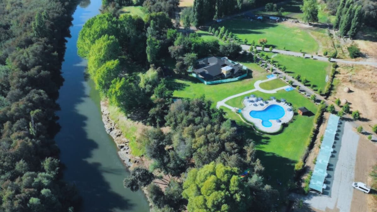 Este camping cerca de Concepción tiene un río, una gran piscina y otras atracciones perfectas para estas vacaciones