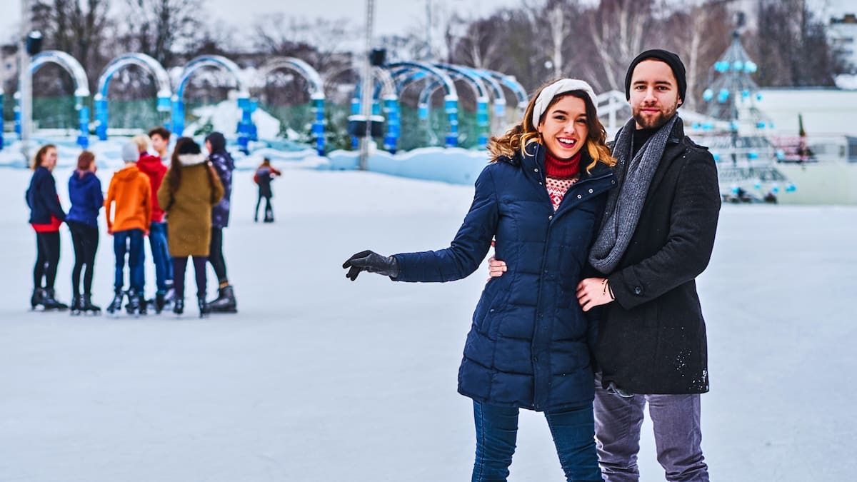Parece sacado de Disney pero está en Santiago: la mágica pista de hielo que se encuentra en un pulmón verde de la capital