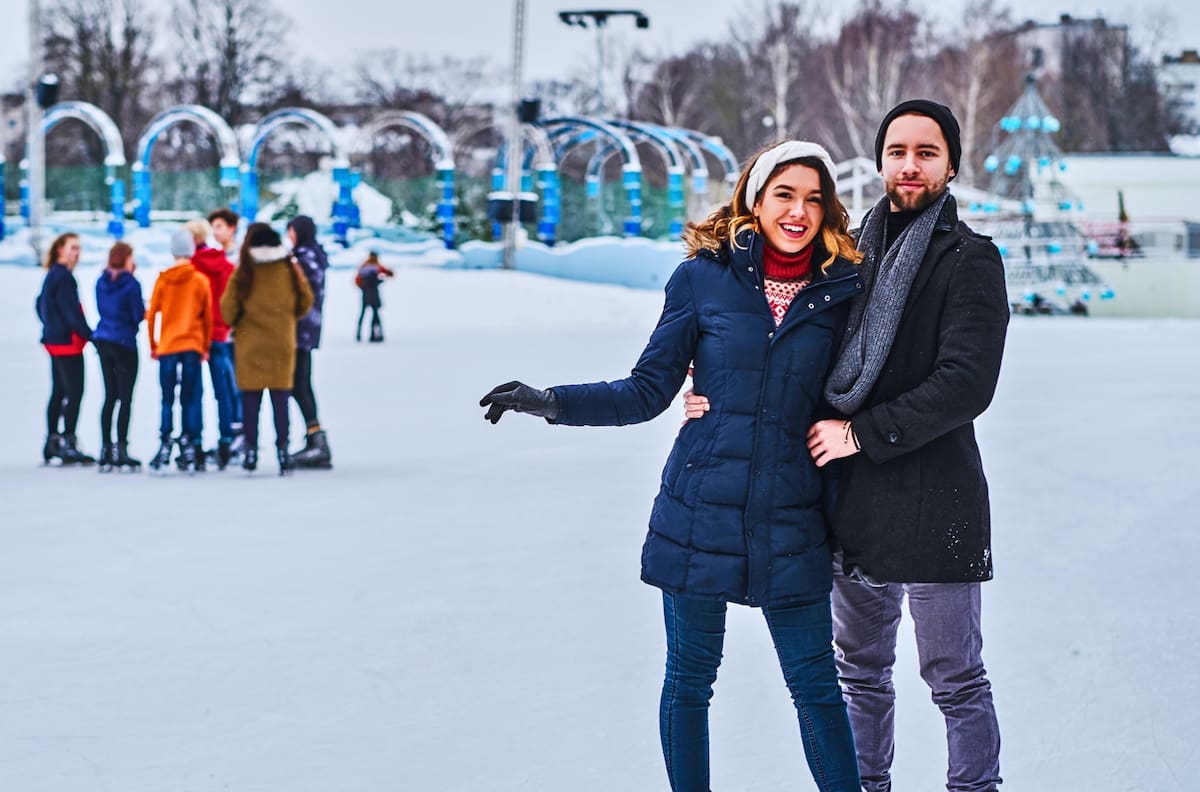 Parece sacado de Disney pero está en Santiago: la mágica pista de hielo que se encuentra en un pulmón verde de la capital