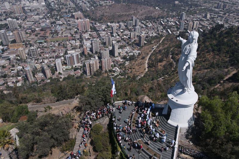 Revisa cuáles son los precios por metro cuadrado de las viviendas de los 9 barrios aledaños del cerro San Cristóbal. Créditos: ATON.