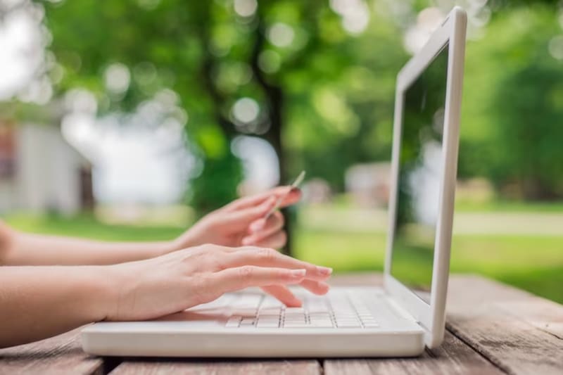 Conoce cómo obtener tus certificados. Créditos: Pexels.