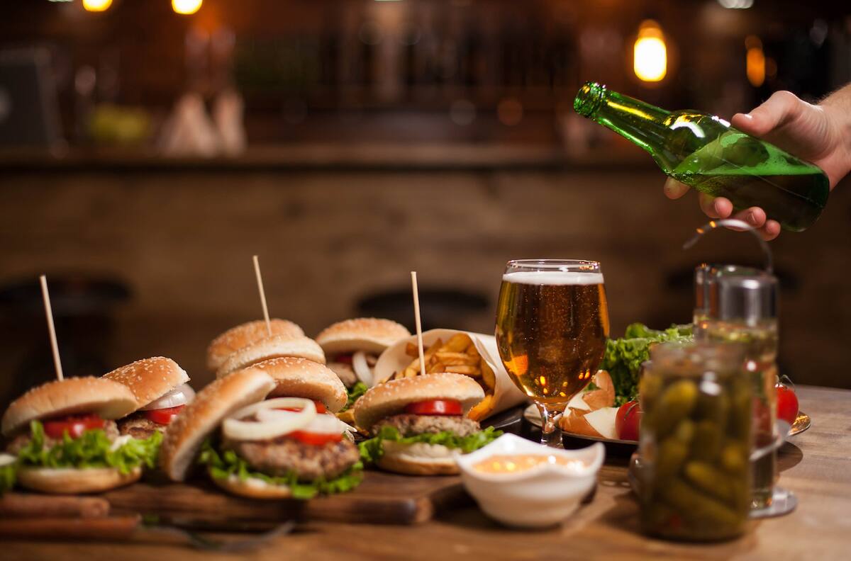 Estas 6 cervecerías en Santiago son las mejores para soportar la ola de calor
