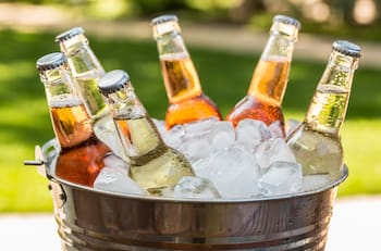 Estos son TRES trucos infalibles para enfriar una cerveza en menos de 15 minutos