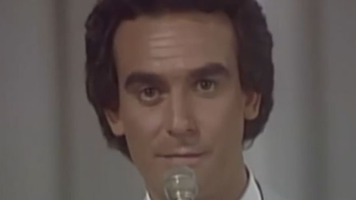 ¿Por qué fue internado César Antonio Santis? Clínica actualizó su situación médica