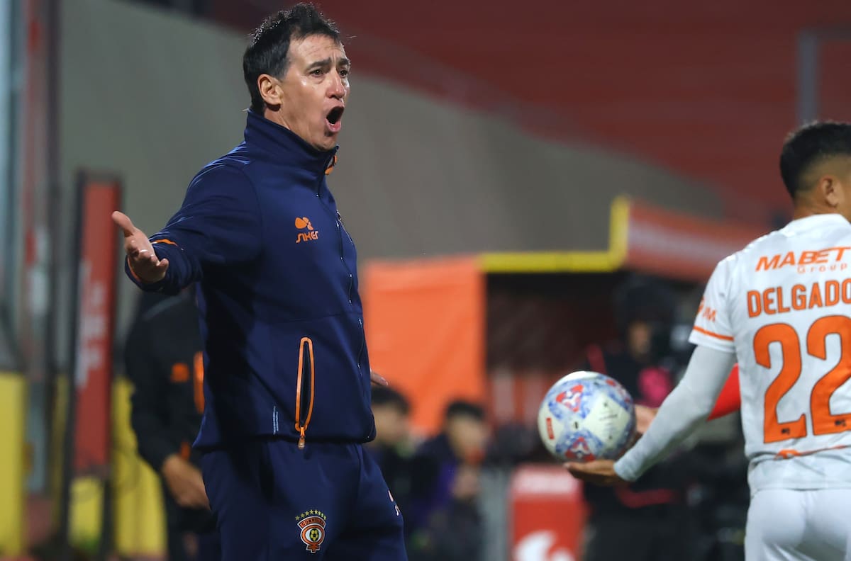 César Bravo endurece el discurso en Cobreloa y exige mayor liderazgo a los jugadores experimentados