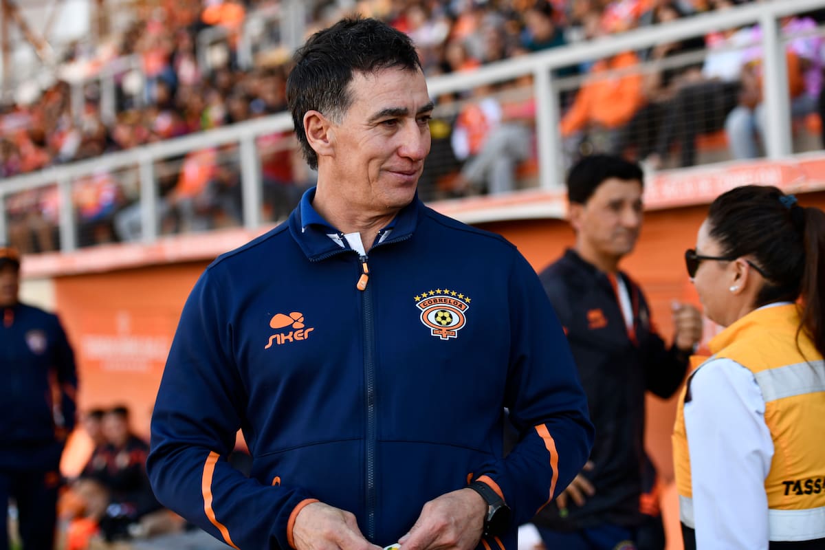 El DT asegura gran delantero en Cobreloa. Foto: Agencia Aton.