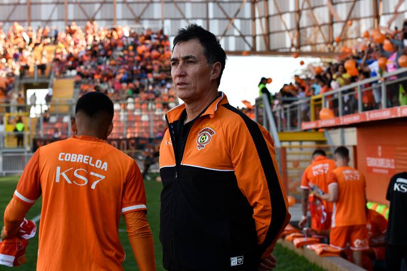 Mientras César Bravo prepara el duelo ante O'Higgins del domingo, la dirigencia mira de reojo lo que ocurrirá en el Tribunal de Disciplina en el caso entre la U y Colo Colo. (Foto: Aton)