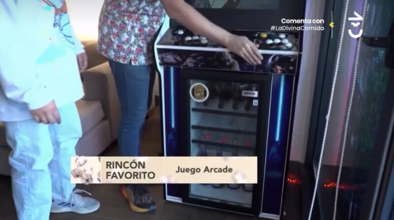 El frigobar de César Campos y Diego Barrios. Foto: CHV.