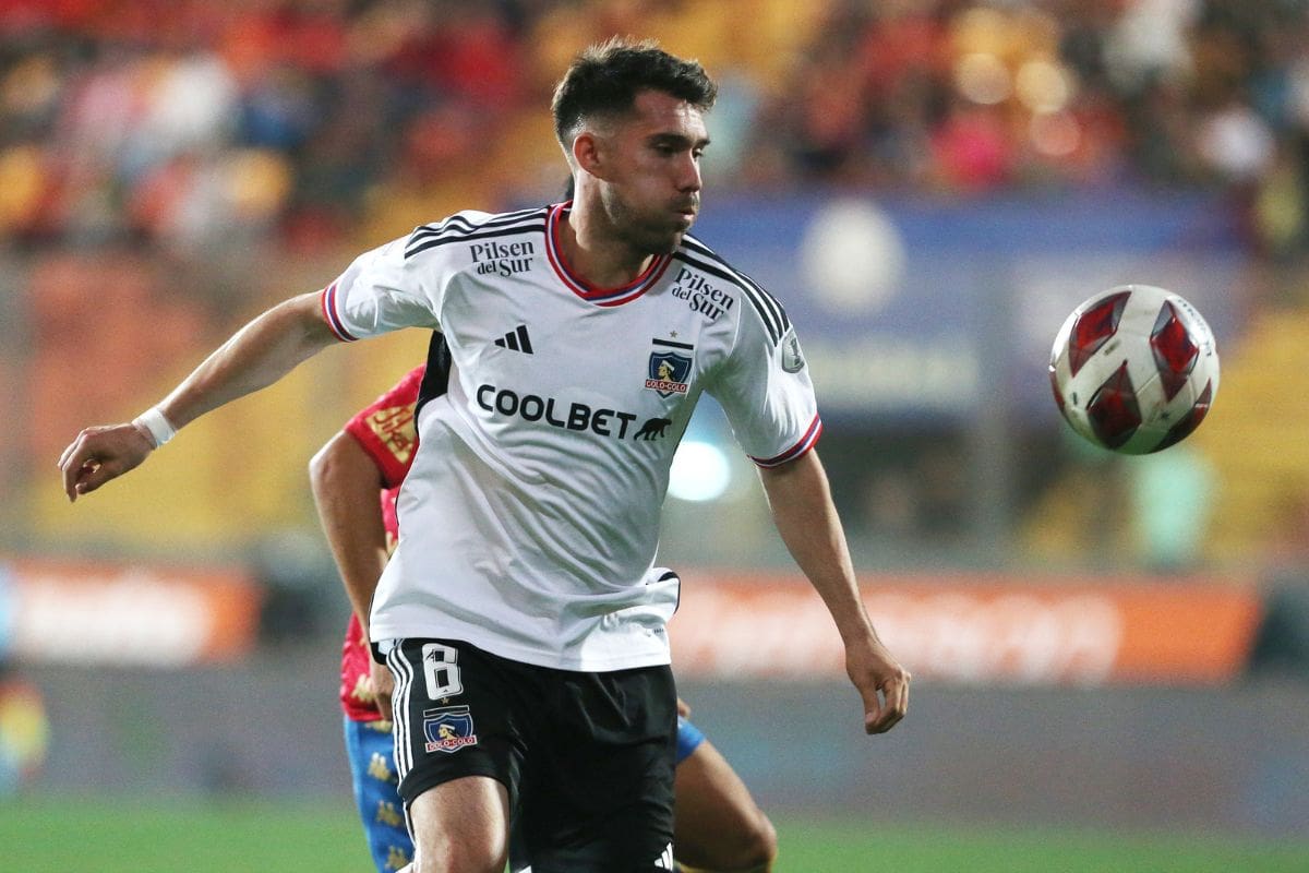 estaría con un pie fuera de Colo Colo. Foto: Agencia Aton.