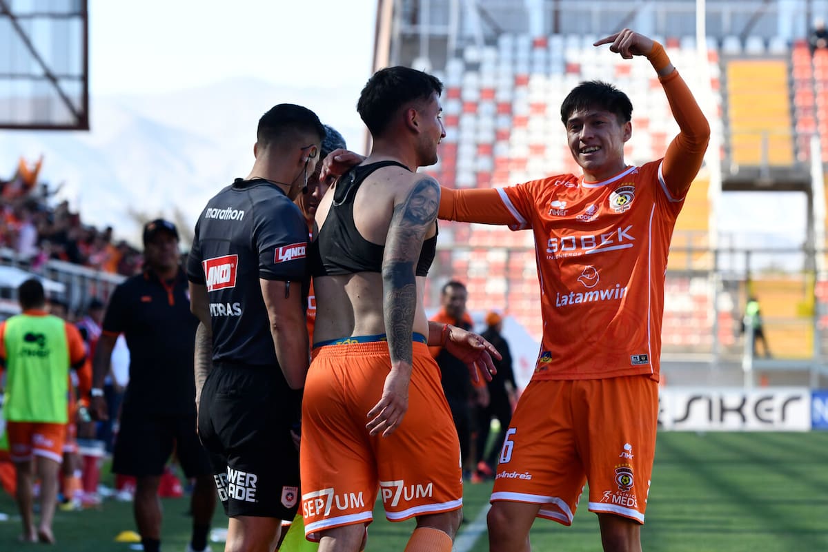 César Huanca fue la gran figura en triunfo de Cobreloa en Primera B. Foto: Agencia Aton.